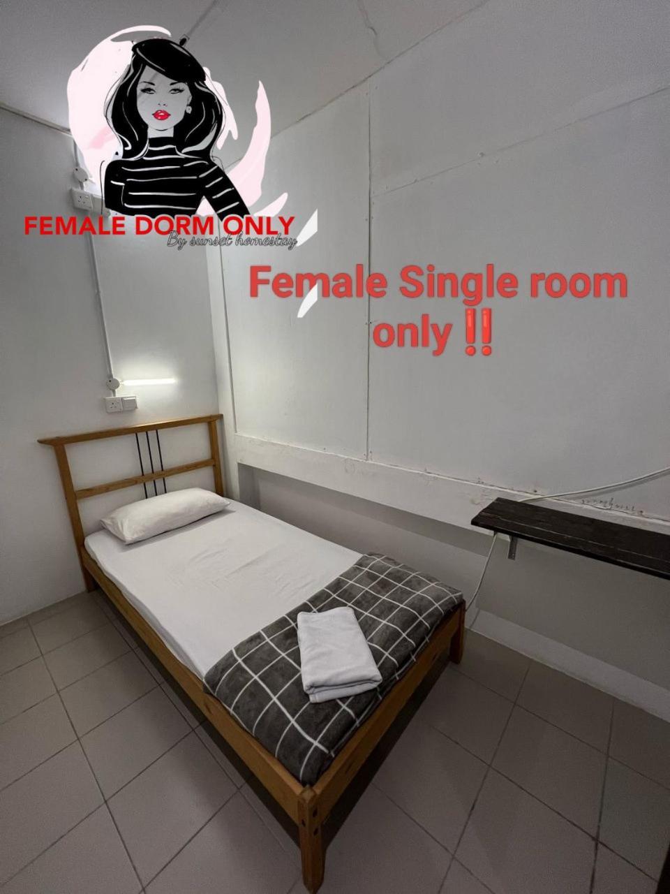 Sunset Homestay - Backpacker Hostel Self Checkin Kuching Pokoj fotografie